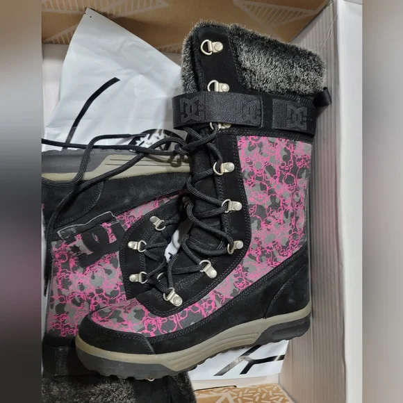 DC shoes size 7 - Picture 2 of 8